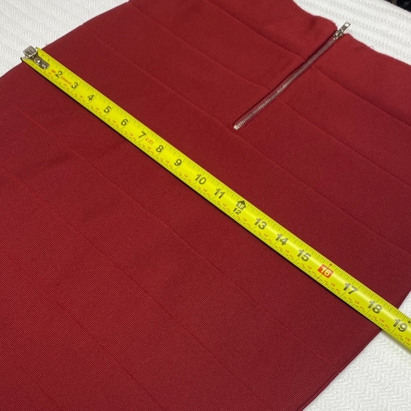 Shinestar Burgundy Bodycon Pencil Skirt Textured Bandage Silver Zip NWT L - Picture 7 of 9